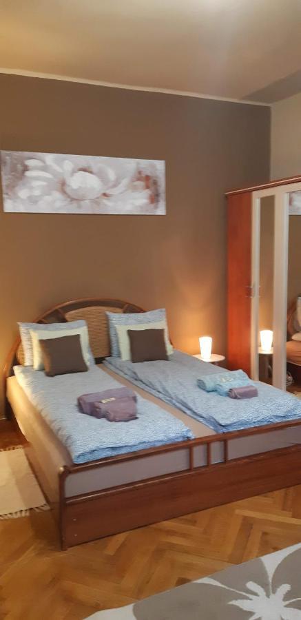 شقة Szell 3 Apartman سزومباثيلي المظهر الخارجي الصورة