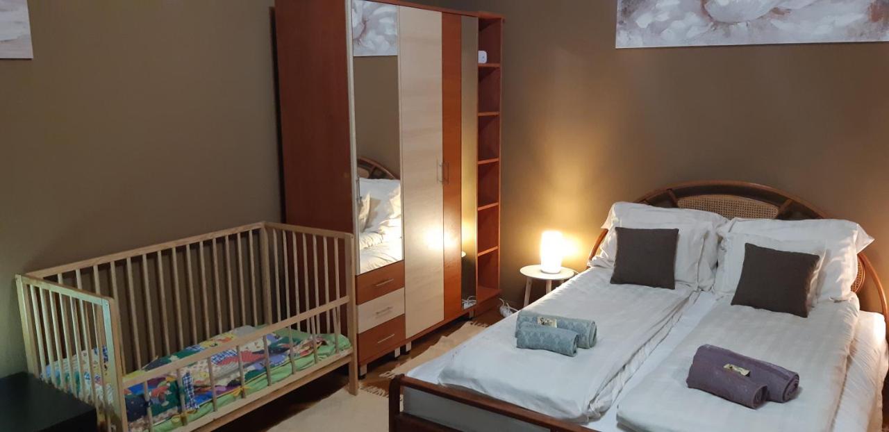 شقة Szell 3 Apartman سزومباثيلي المظهر الخارجي الصورة