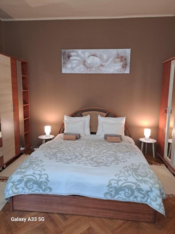 شقة Szell 3 Apartman سزومباثيلي المظهر الخارجي الصورة