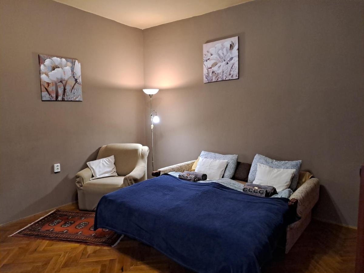 شقة Szell 3 Apartman سزومباثيلي المظهر الخارجي الصورة